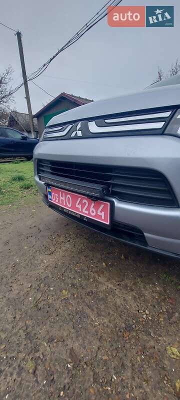 Внедорожник / Кроссовер Mitsubishi Outlander 2012 в Белгороде-Днестровском