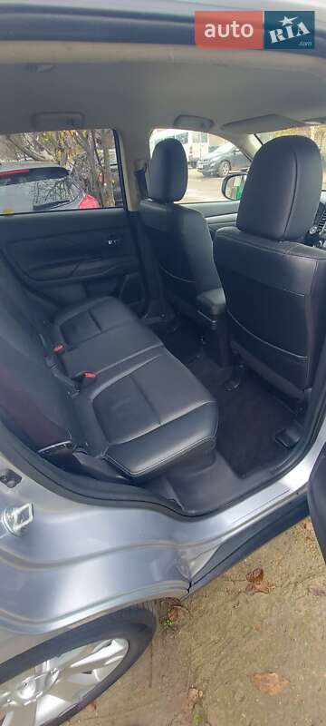 Внедорожник / Кроссовер Mitsubishi Outlander 2012 в Белгороде-Днестровском