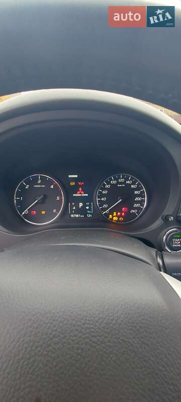 Внедорожник / Кроссовер Mitsubishi Outlander 2012 в Белгороде-Днестровском