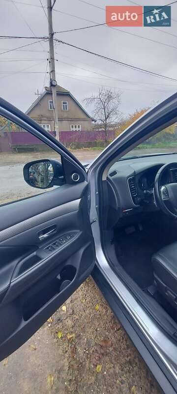 Внедорожник / Кроссовер Mitsubishi Outlander 2012 в Белгороде-Днестровском