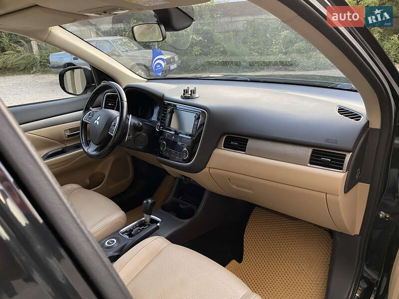 Внедорожник / Кроссовер Mitsubishi Outlander 2013 в Ивано-Франковске фото 28 Внедорожник / Кроссовер Mitsubishi Outlander 2013 в Ивано-Франковске