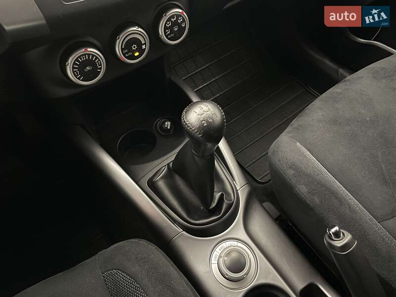 Внедорожник / Кроссовер Mitsubishi Outlander 2009 в Киеве