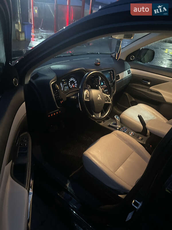 Внедорожник / Кроссовер Mitsubishi Outlander 2014 в Бориславе