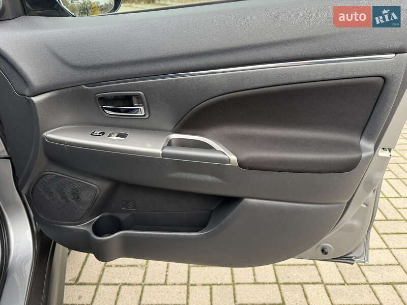 Внедорожник / Кроссовер Mitsubishi Outlander 2019 в Запорожье