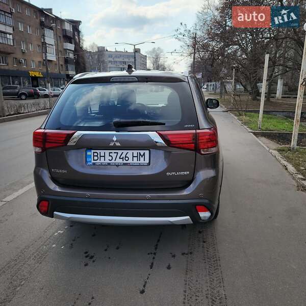 Внедорожник / Кроссовер Mitsubishi Outlander 2017 в Одессе