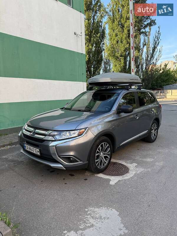 Позашляховик / Кросовер Mitsubishi Outlander 2018 в Києві