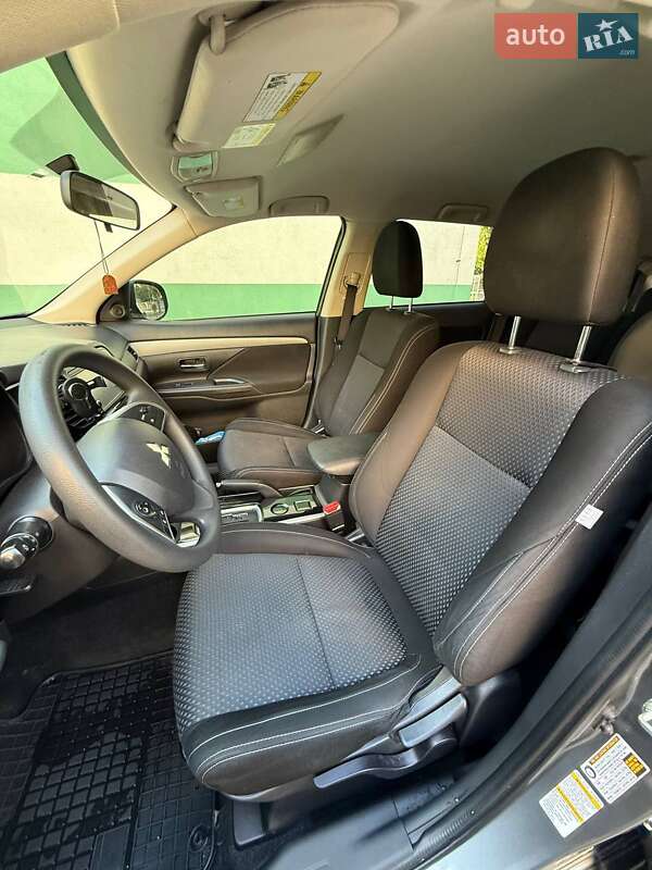 Позашляховик / Кросовер Mitsubishi Outlander 2018 в Києві