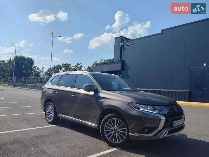 Внедорожник / Кроссовер Mitsubishi Outlander 2019 в Львове