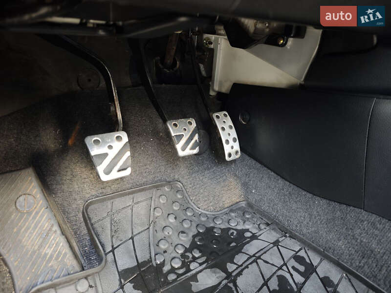 Внедорожник / Кроссовер Mitsubishi Outlander 2006 в Владимире фото 14 Внедорожник / Кроссовер Mitsubishi Outlander 2006 в Владимире