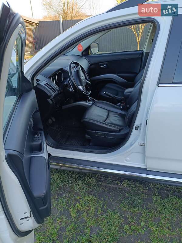 Позашляховик / Кросовер Mitsubishi Outlander 2011 в Шептицькому