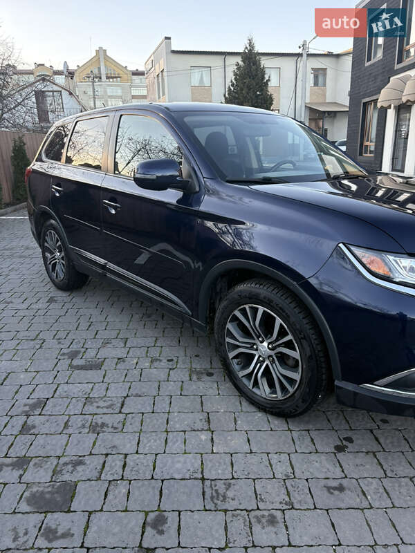 Внедорожник / Кроссовер Mitsubishi Outlander 2015 в Ивано-Франковске