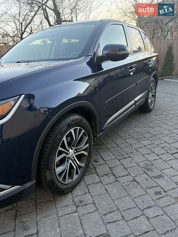 Внедорожник / Кроссовер Mitsubishi Outlander 2015 в Ивано-Франковске