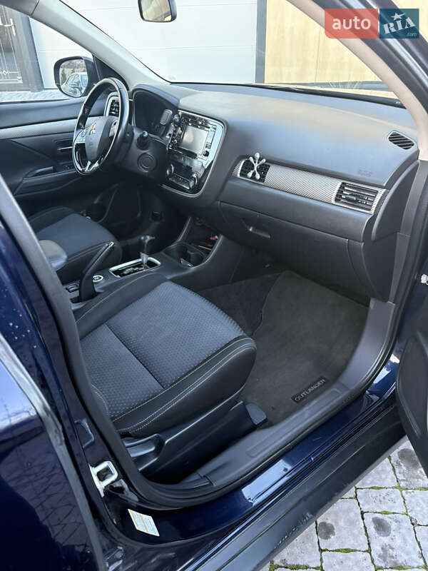 Внедорожник / Кроссовер Mitsubishi Outlander 2015 в Ивано-Франковске