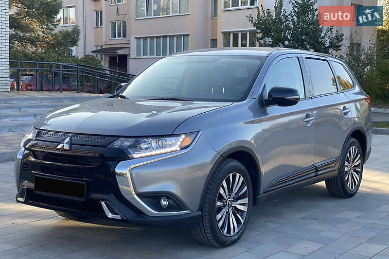 Внедорожник / Кроссовер Mitsubishi Outlander 2019 в Киеве фото 3 Внедорожник / Кроссовер Mitsubishi Outlander 2019 в Киеве