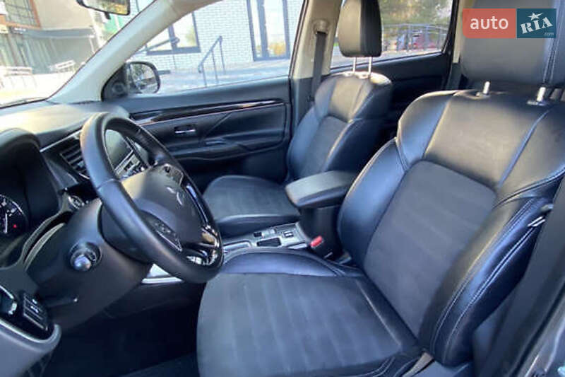 Внедорожник / Кроссовер Mitsubishi Outlander 2019 в Киеве фото 5 Внедорожник / Кроссовер Mitsubishi Outlander 2019 в Киеве