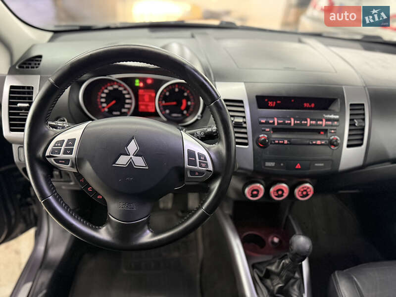 Позашляховик / Кросовер Mitsubishi Outlander 2008 в Кременці