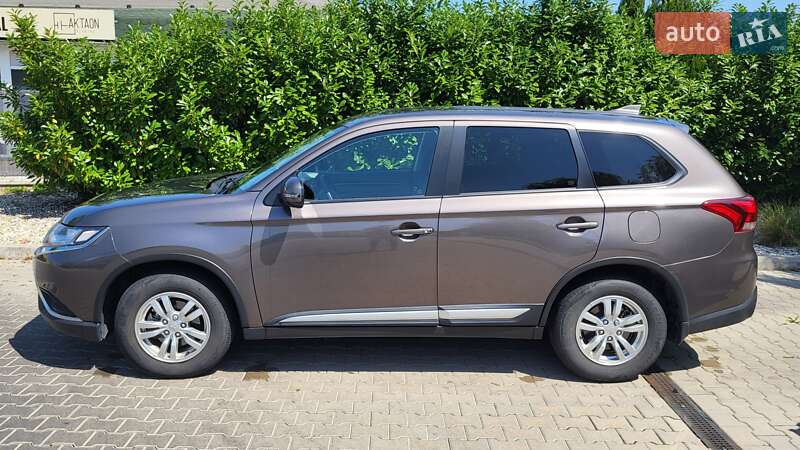 Позашляховик / Кросовер Mitsubishi Outlander 2021 в Києві