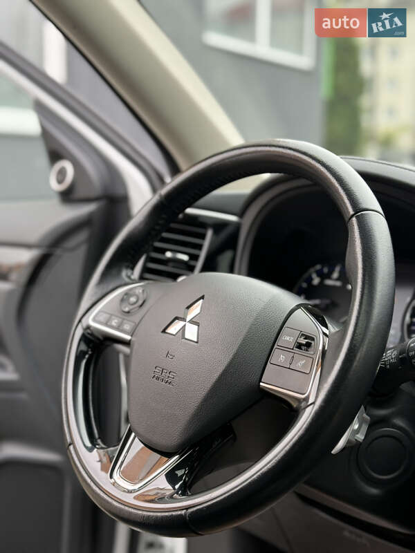 Внедорожник / Кроссовер Mitsubishi Outlander 2016 в Самборе фото 45 Внедорожник / Кроссовер Mitsubishi Outlander 2016 в Самборе