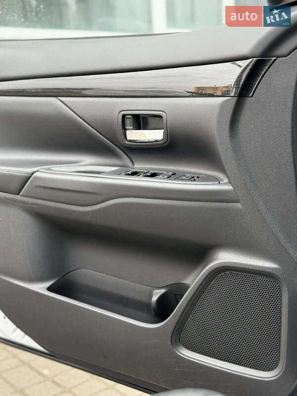 Внедорожник / Кроссовер Mitsubishi Outlander 2016 в Самборе фото 58 Внедорожник / Кроссовер Mitsubishi Outlander 2016 в Самборе