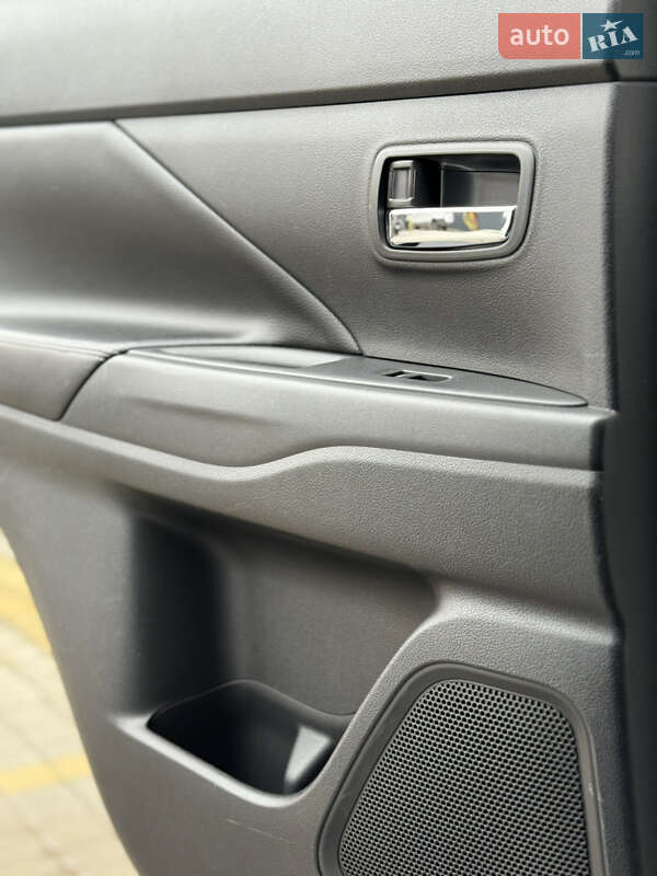 Внедорожник / Кроссовер Mitsubishi Outlander 2016 в Самборе фото 66 Внедорожник / Кроссовер Mitsubishi Outlander 2016 в Самборе