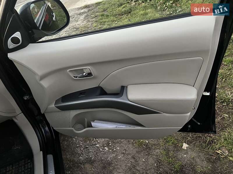 Позашляховик / Кросовер Mitsubishi Outlander 2008 в Чернівцях фото 19 Позашляховик / Кросовер Mitsubishi Outlander 2008 в Чернівцях