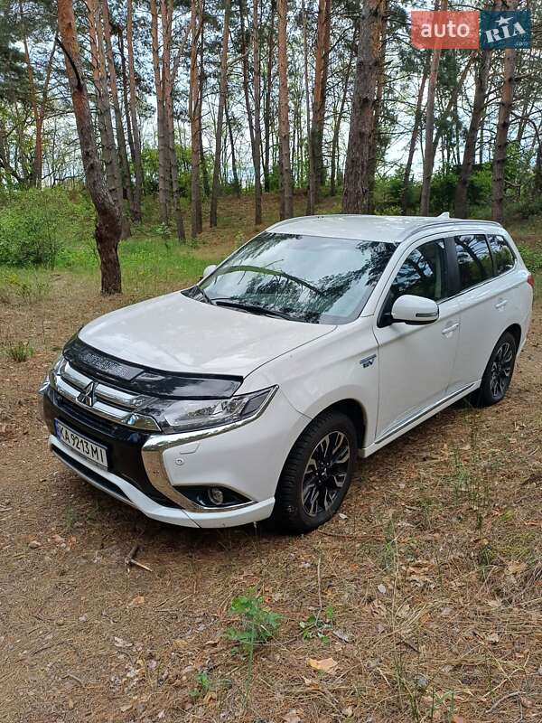 Внедорожник / Кроссовер Mitsubishi Outlander 2017 в Киеве фото 5 Внедорожник / Кроссовер Mitsubishi Outlander 2017 в Киеве