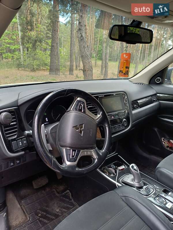 Внедорожник / Кроссовер Mitsubishi Outlander 2017 в Киеве фото 14 Внедорожник / Кроссовер Mitsubishi Outlander 2017 в Киеве