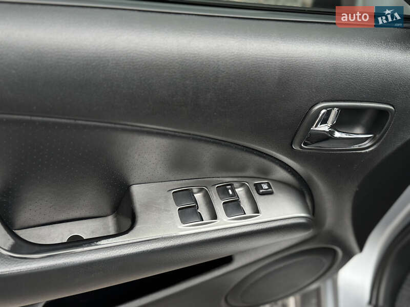 Внедорожник / Кроссовер Mitsubishi Outlander 2006 в Дрогобыче