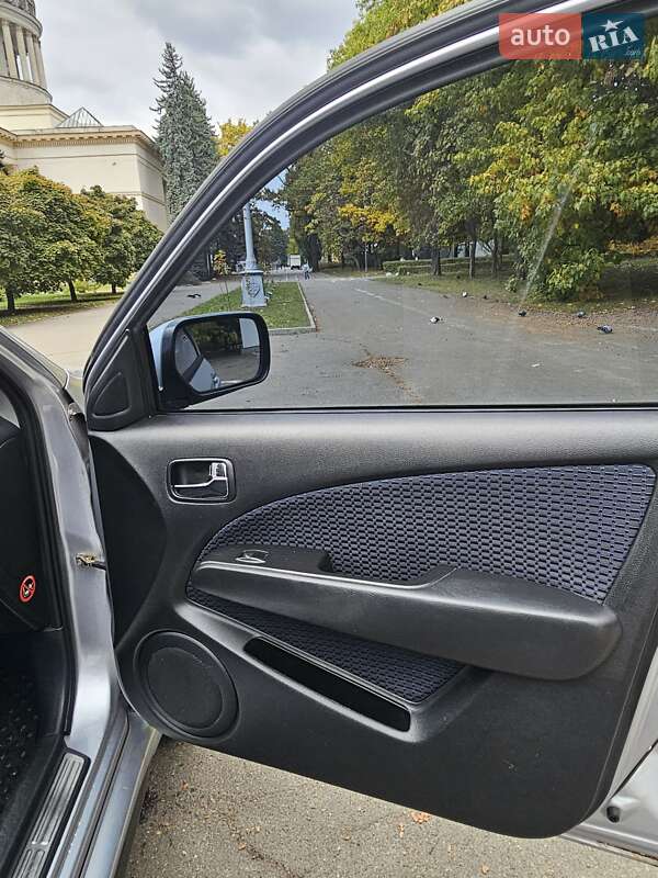 Внедорожник / Кроссовер Mitsubishi Outlander 2008 в Киеве фото 24 Внедорожник / Кроссовер Mitsubishi Outlander 2008 в Киеве