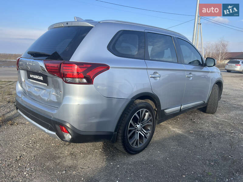 Внедорожник / Кроссовер Mitsubishi Outlander 2017 в Киеве
