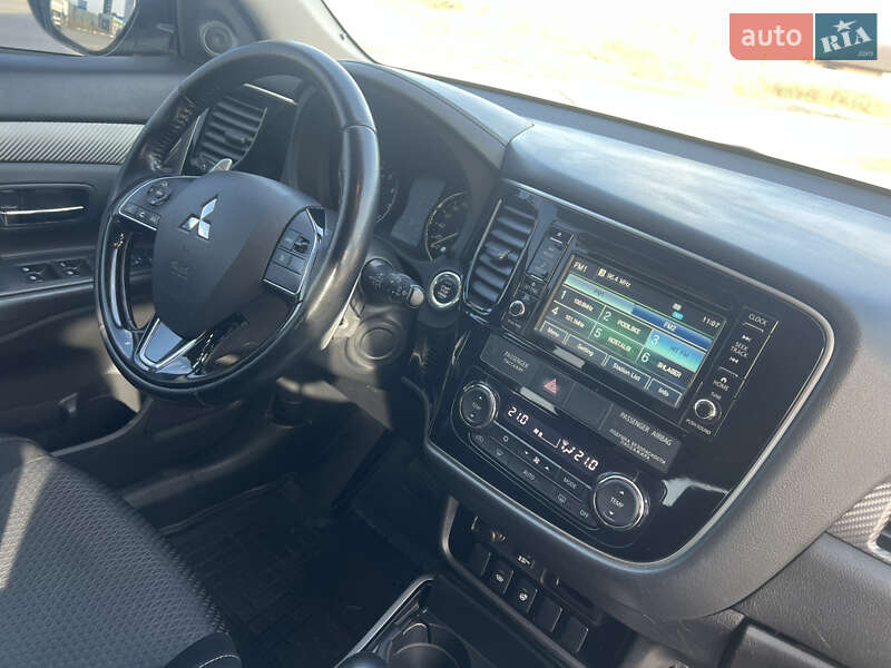 Внедорожник / Кроссовер Mitsubishi Outlander 2017 в Киеве
