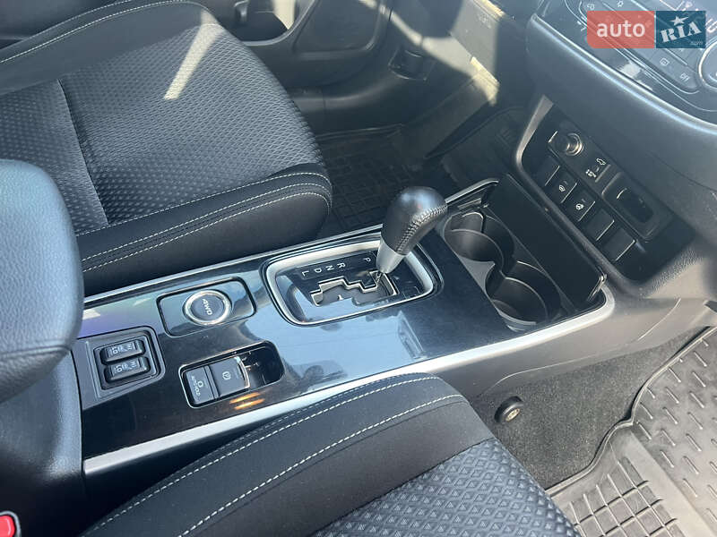 Внедорожник / Кроссовер Mitsubishi Outlander 2017 в Киеве