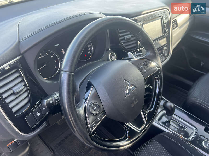 Внедорожник / Кроссовер Mitsubishi Outlander 2017 в Киеве