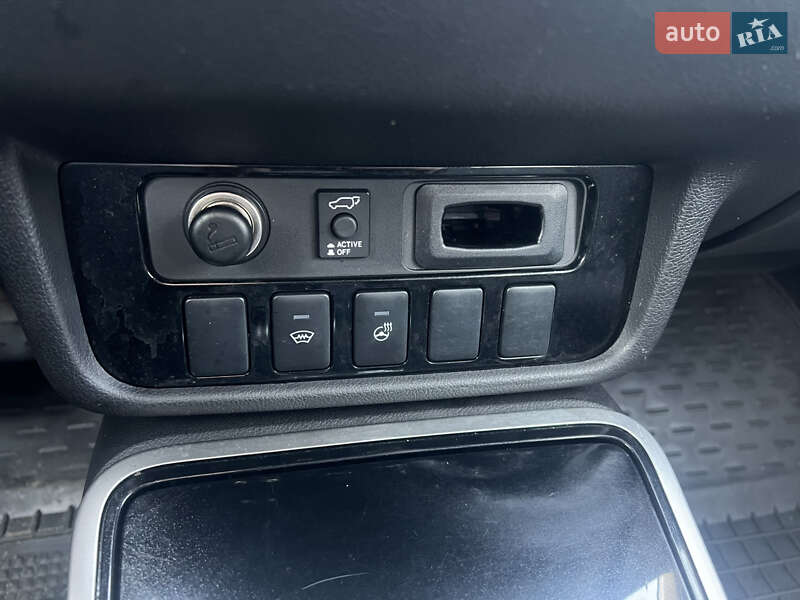 Внедорожник / Кроссовер Mitsubishi Outlander 2017 в Киеве