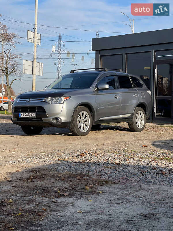Внедорожник / Кроссовер Mitsubishi Outlander 2014 в Киеве