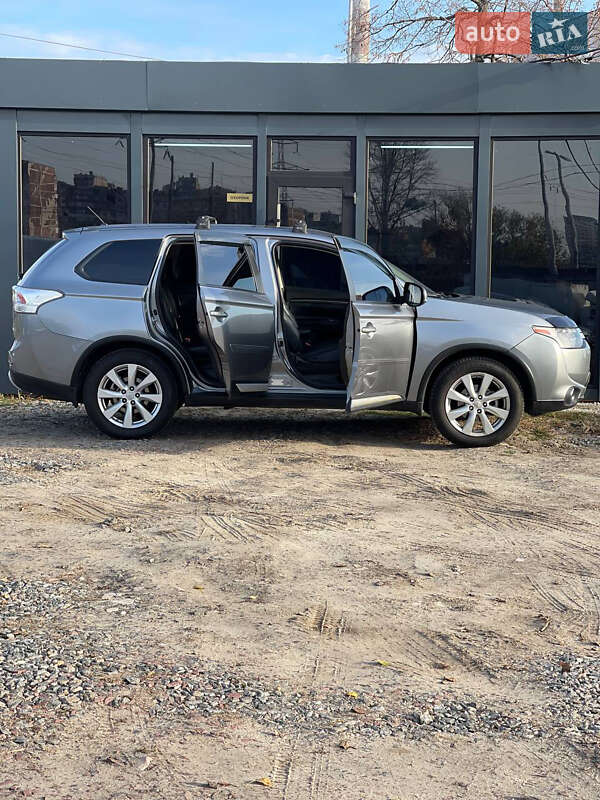 Внедорожник / Кроссовер Mitsubishi Outlander 2014 в Киеве