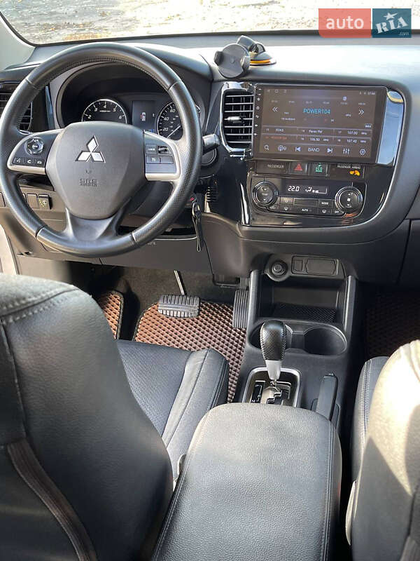 Внедорожник / Кроссовер Mitsubishi Outlander 2014 в Киеве
