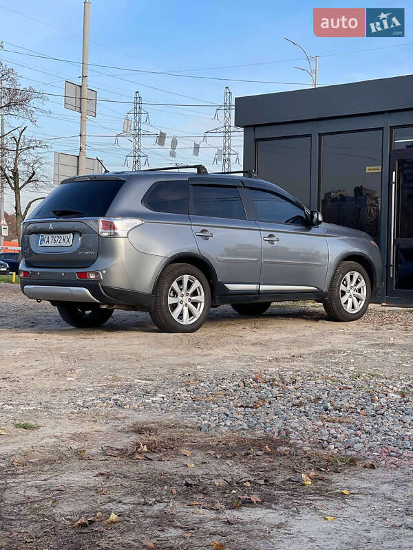 Внедорожник / Кроссовер Mitsubishi Outlander 2014 в Киеве