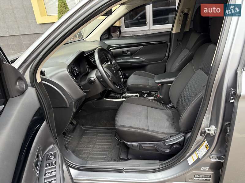 Внедорожник / Кроссовер Mitsubishi Outlander 2020 в Киеве фото 14 Внедорожник / Кроссовер Mitsubishi Outlander 2020 в Киеве
