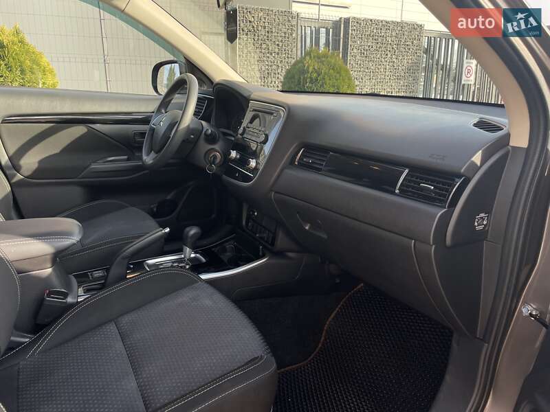 Внедорожник / Кроссовер Mitsubishi Outlander 2021 в Черновцах фото 26 Внедорожник / Кроссовер Mitsubishi Outlander 2021 в Черновцах