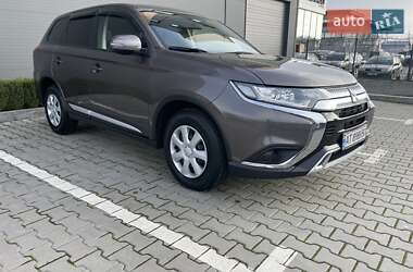 Внедорожник / Кроссовер Mitsubishi Outlander 2021 в Черновцах