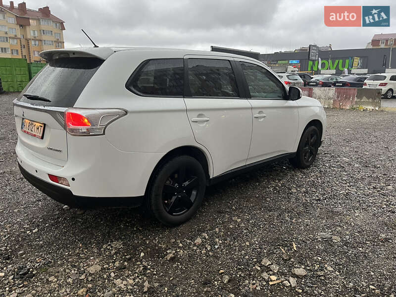 Внедорожник / Кроссовер Mitsubishi Outlander 2014 в Киеве
