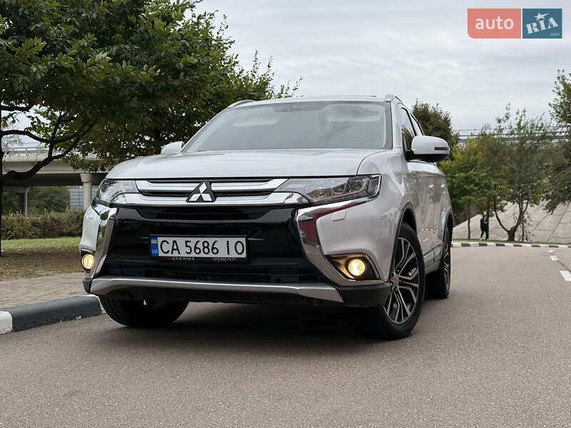 Позашляховик / Кросовер Mitsubishi Outlander 2015 в Києві