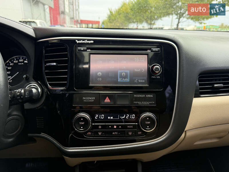 Позашляховик / Кросовер Mitsubishi Outlander 2015 в Києві