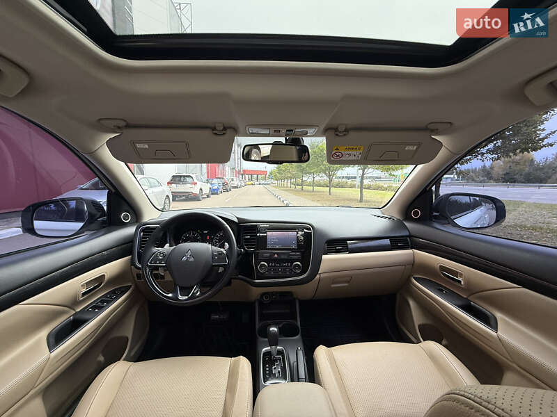 Позашляховик / Кросовер Mitsubishi Outlander 2015 в Києві