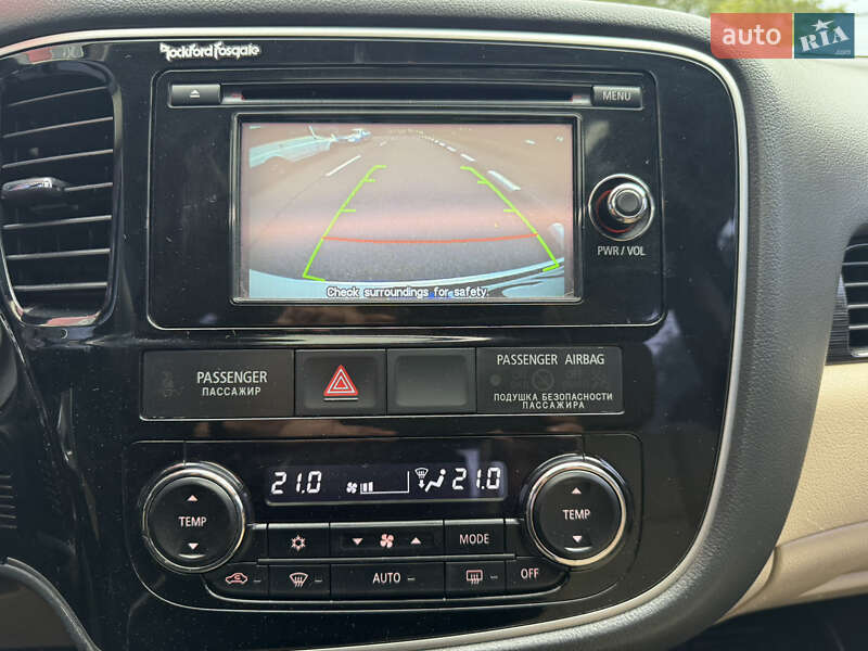 Позашляховик / Кросовер Mitsubishi Outlander 2015 в Києві