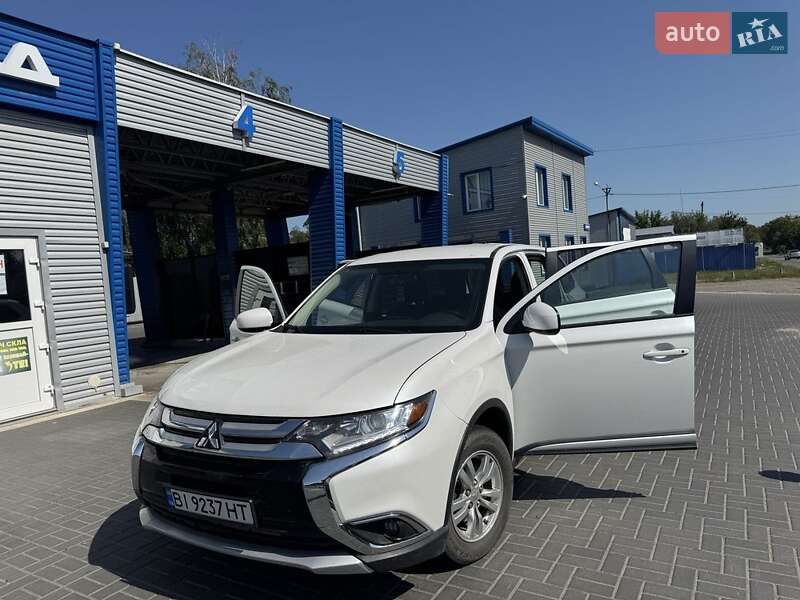 Внедорожник / Кроссовер Mitsubishi Outlander 2015 в Сумах фото 3 Внедорожник / Кроссовер Mitsubishi Outlander 2015 в Сумах