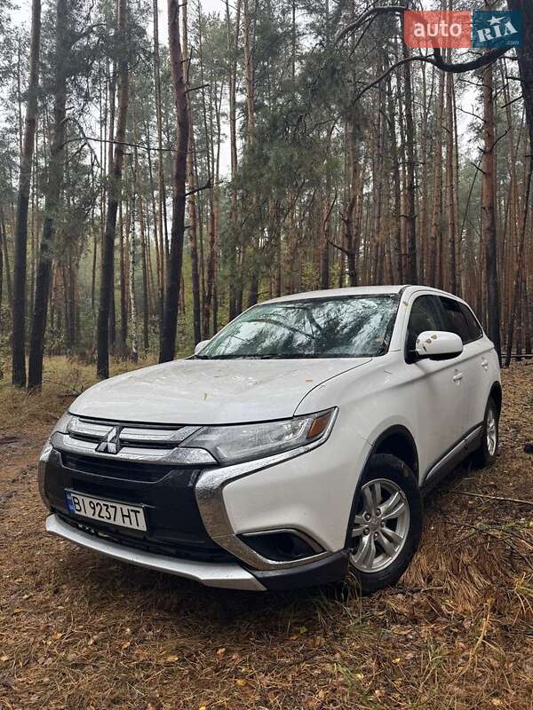 Внедорожник / Кроссовер Mitsubishi Outlander 2015 в Сумах фото 19 Внедорожник / Кроссовер Mitsubishi Outlander 2015 в Сумах