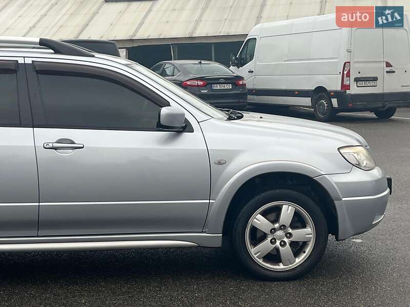 Позашляховик / Кросовер Mitsubishi Outlander 2008 в Києві