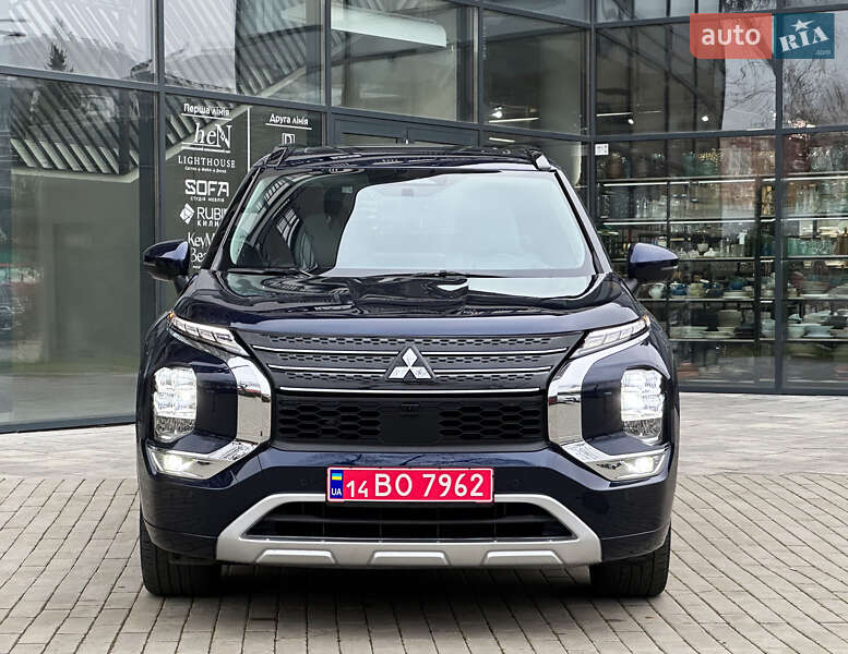 Позашляховик / Кросовер Mitsubishi Outlander 2023 в Львові